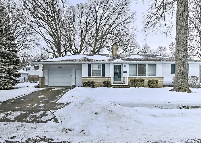 Green Bay Home: 3 Blocks To Lambeau Field!