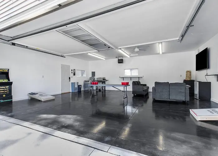 Stadium District Walking Distance, Tailgate Garage