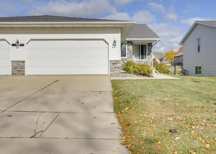 Near Medical Corridor: 'Whimsy Wisconsin' Duplex