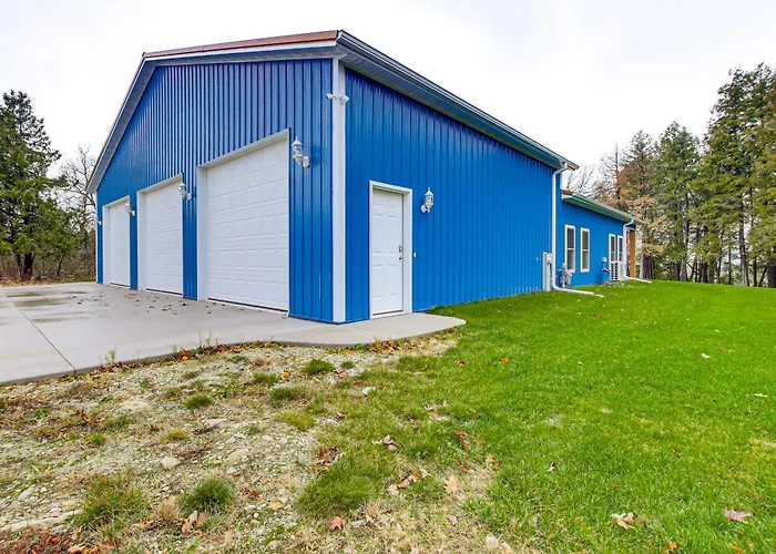 2 Mi To Lake Michigan: Fire Pit, Grill, Patio!