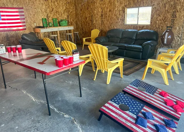 < 1 Mi To Lambeau Field: Green Bay Home W/ Grill!